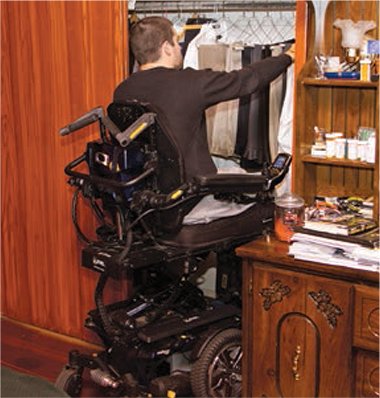 https://www.quantumrehab.com/images/resources/power-adjustable-seat-height-13.png